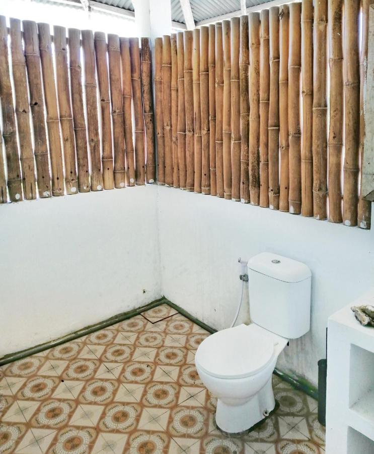Lambo Homestay Waikabubak Bagian luar foto