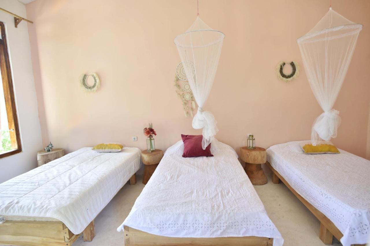 Lambo Homestay Waikabubak Bagian luar foto