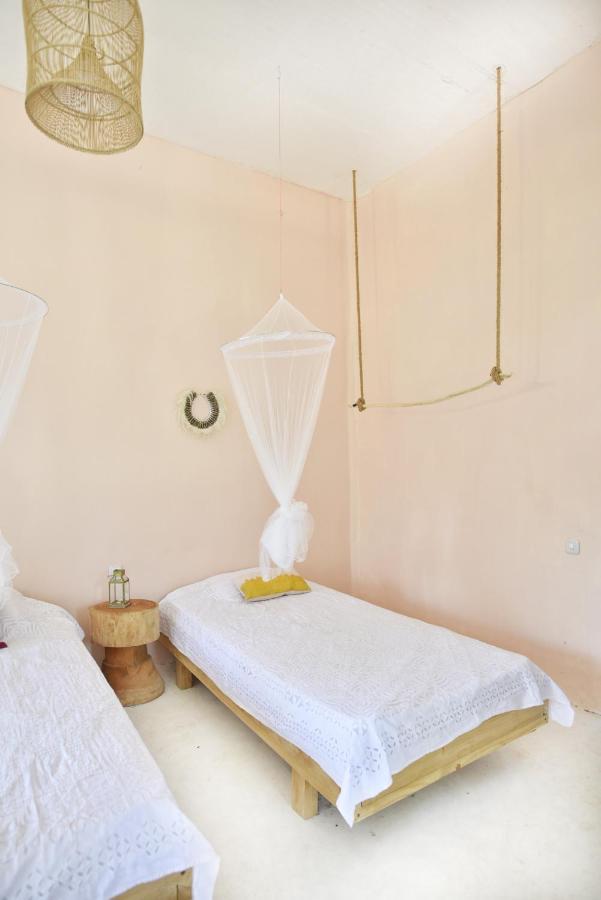 Lambo Homestay Waikabubak Bagian luar foto