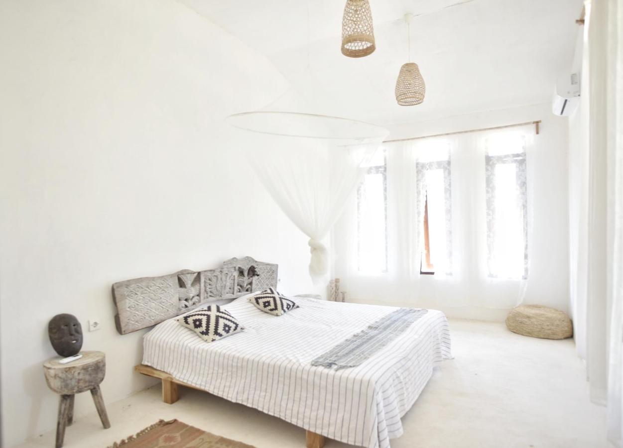 Lambo Homestay Waikabubak Bagian luar foto