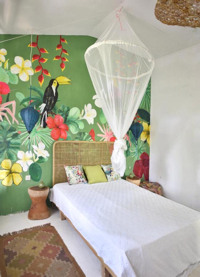 Lambo Homestay Waikabubak Bagian luar foto