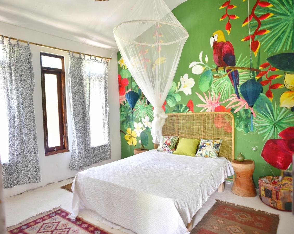 Lambo Homestay Waikabubak Bagian luar foto